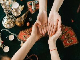 فال‌گیری هنر خواندن نشانه‌ها در زندگی